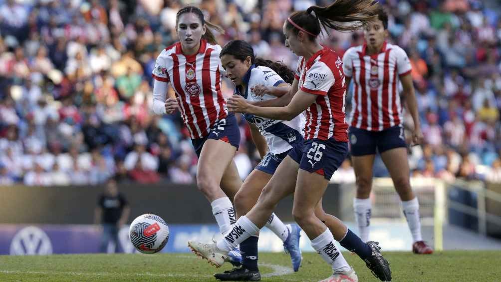 Chivas Femenil dejó ir la victoria en su visita a Puebla