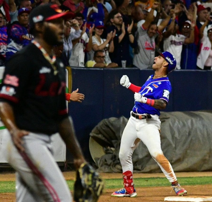 Brayan Rocchio celebra imparable