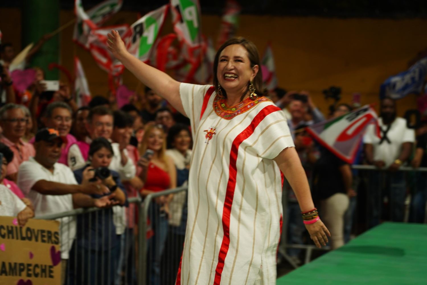 Xóchitl puso su casa para ofrecer las conferencias matutinas.