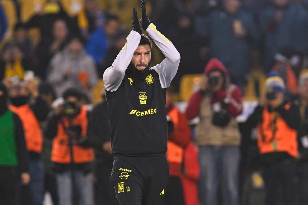 Gignac en calentamiento con Tigres