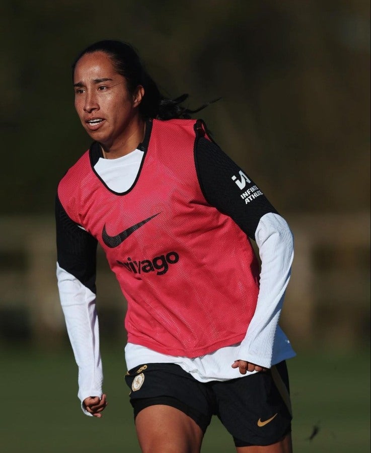 Mayra Ramírez en su primer entrenamiento con Chelsea