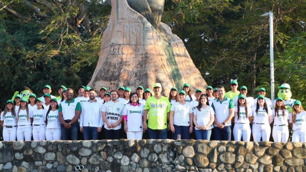 Manuel Merino apoya a Los Olmecas, equipo de beisbol de Tabasco