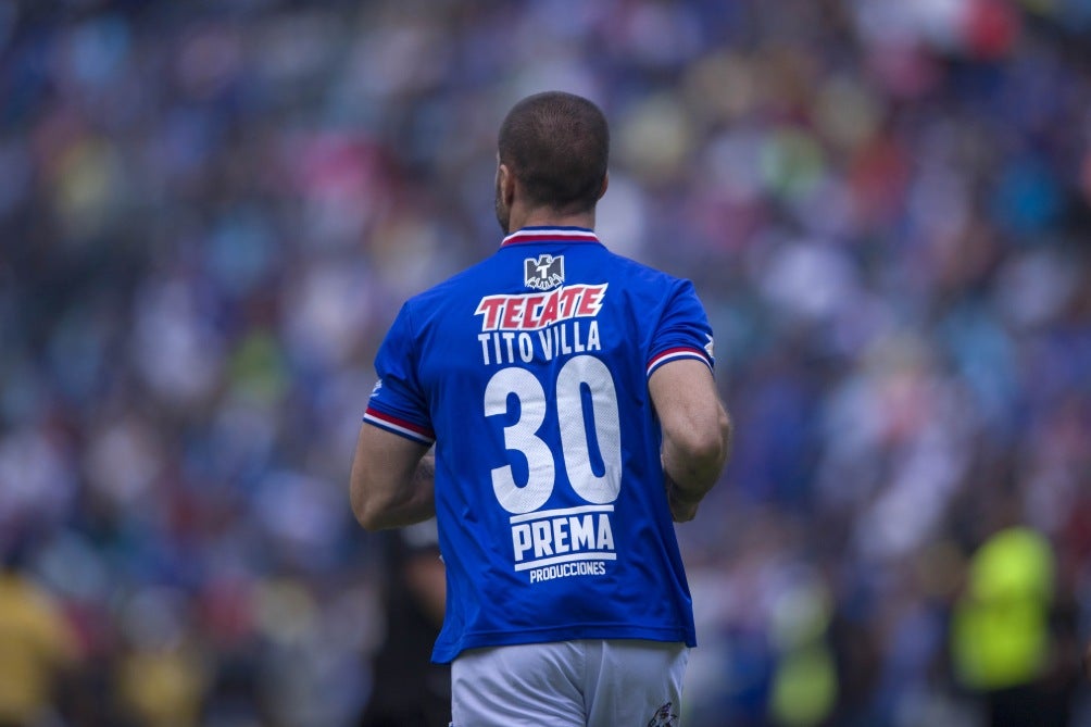 Villa en el partido de leyendas de Pachuca y Cruz Azul