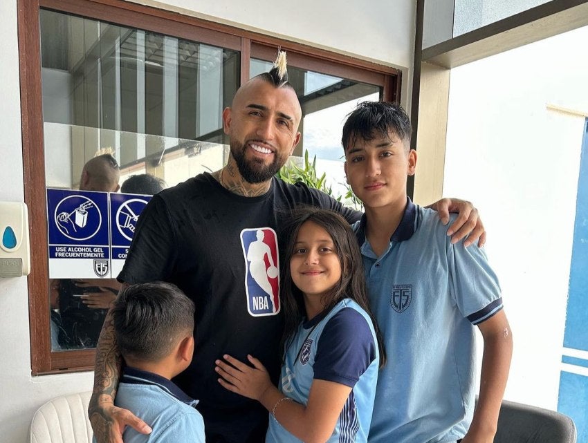 Arturo Vidal junto a su familia 