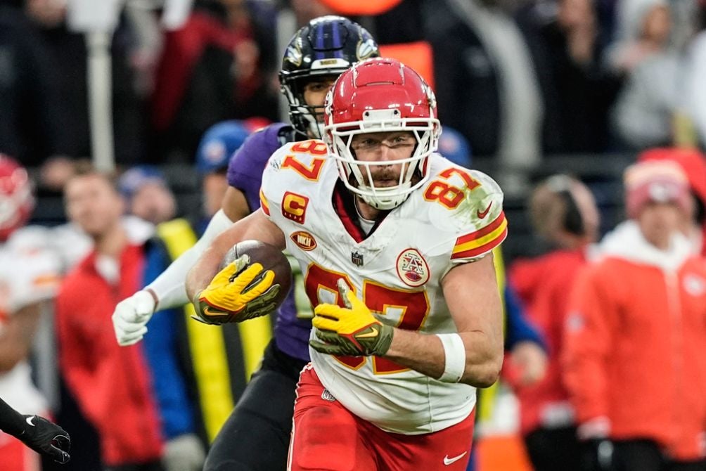 Kelce durante el partido contra Ravens