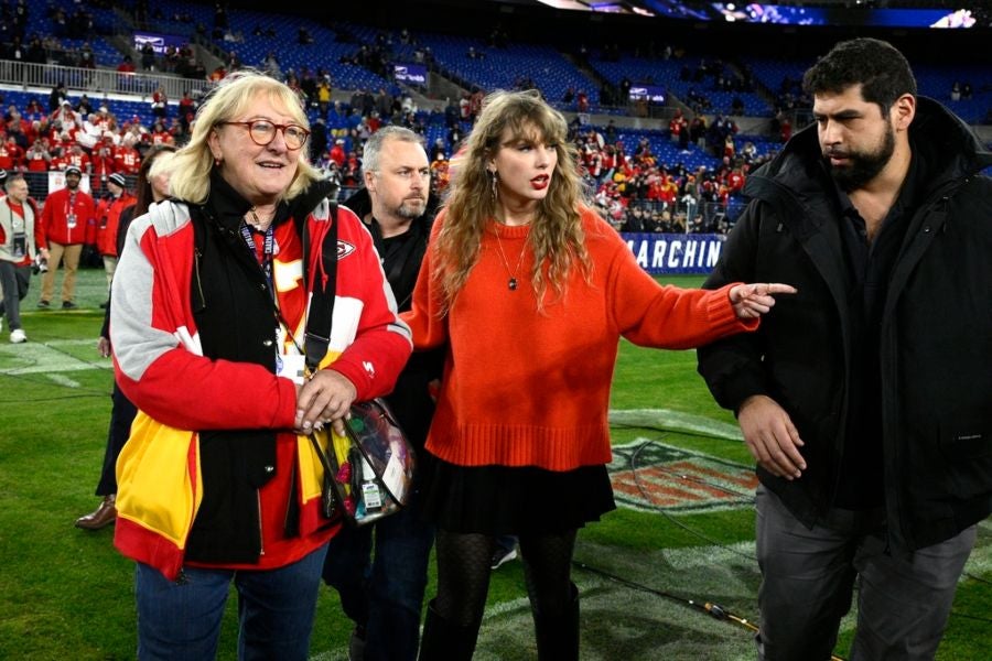 Taylor Swift bajó a festejar con Travis Kelce tras avanzar al SB