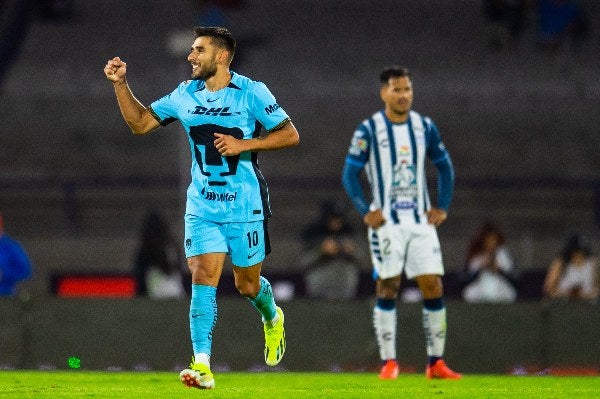 Salvio anotó dos goles