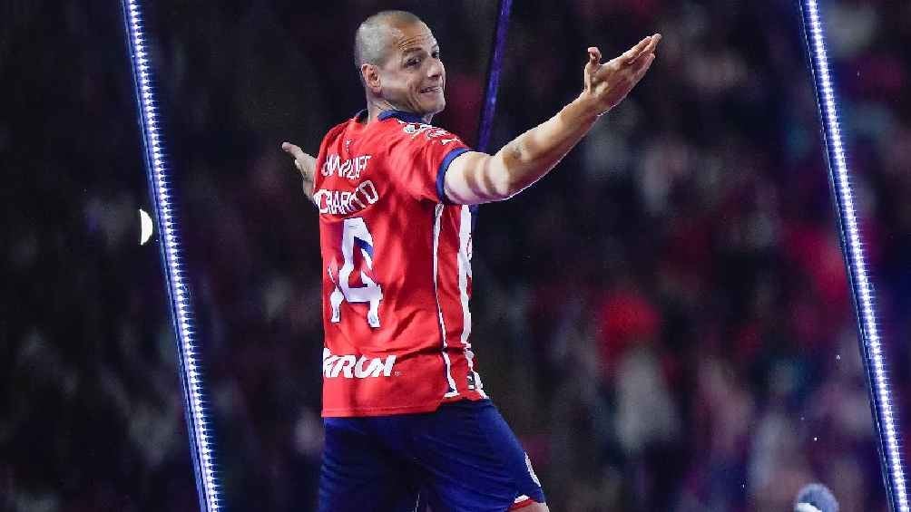 ‘Chicharito’ Hernández realizó pruebas médicas con Chivas este domingo 