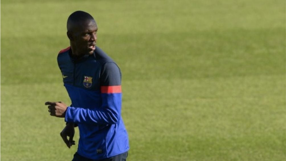 Abidal en un entrenamiento con el Barcelona