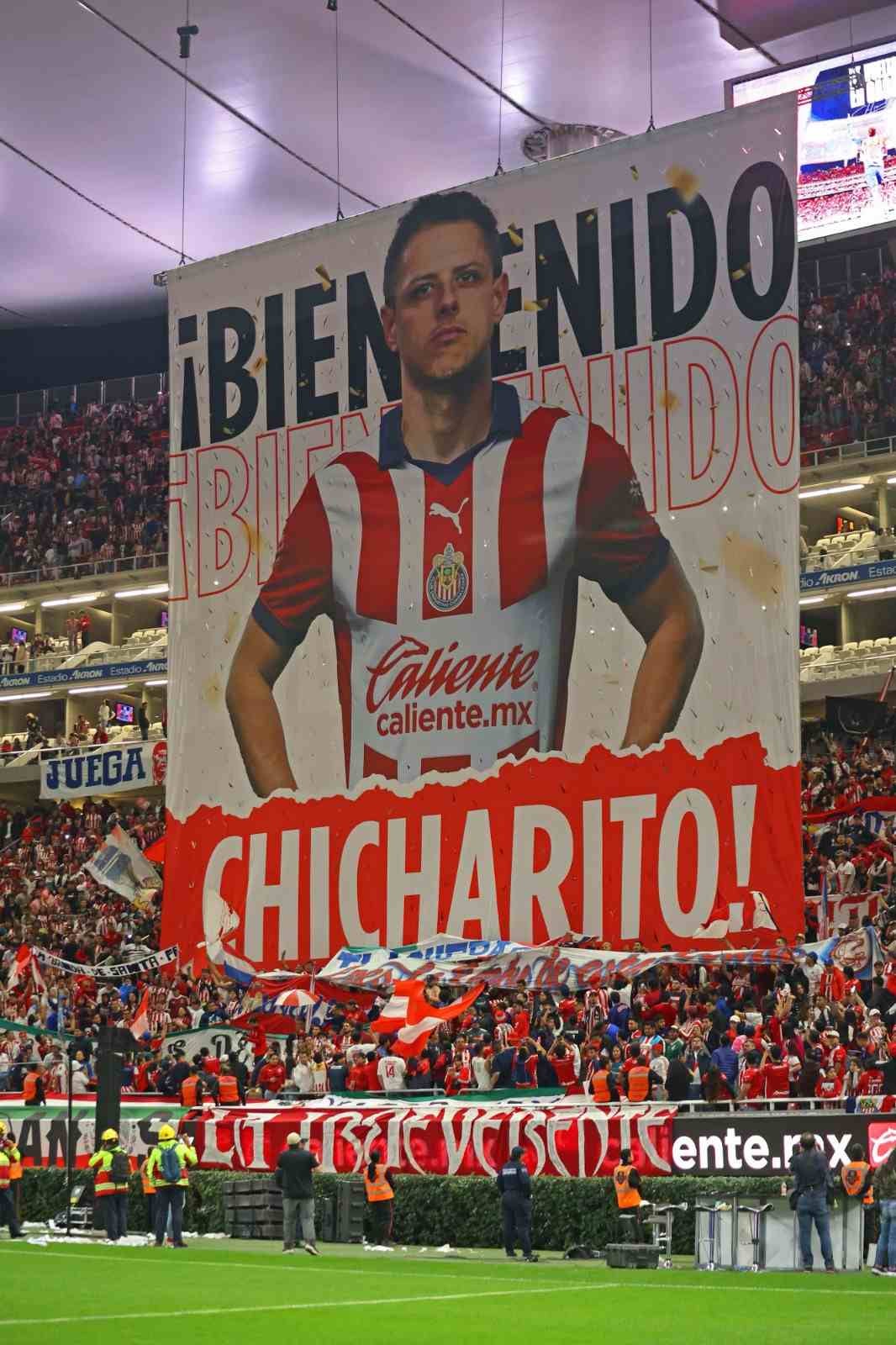 Tifo que se desplegó en el Estadio Akron a Chicharito