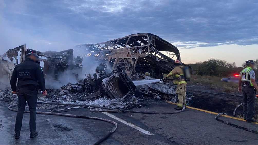 El coque se dio en el l kilómetro 104, de la Maxipista Mazatlán-Culiacán. 