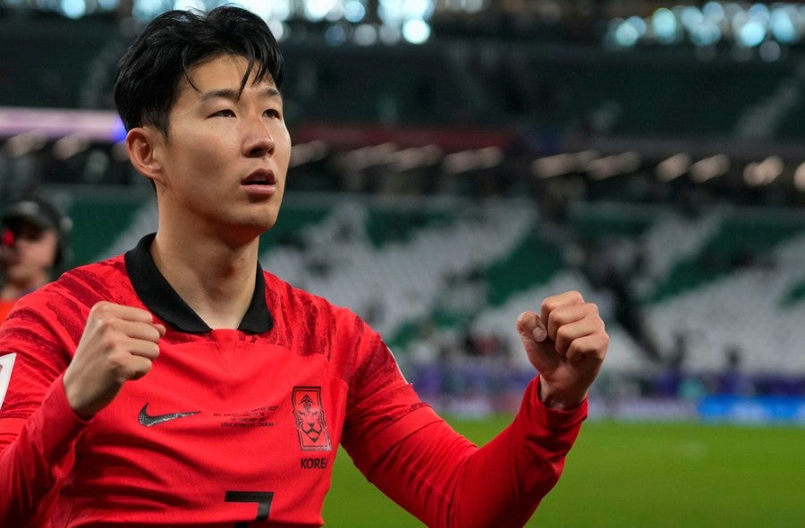 Son Heung-Min celebra pase a Cuartos de Final