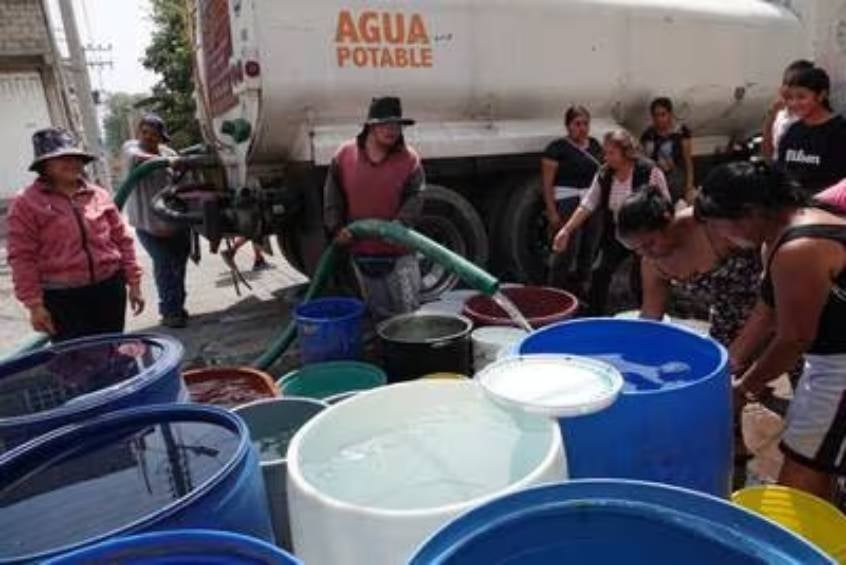 Suministro de agua por tandeo 