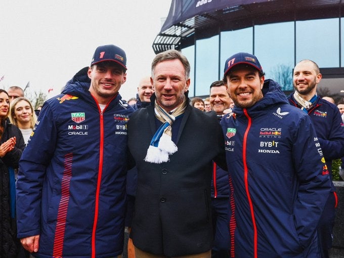 Horner con Sergio Pérez y Max Verstappen