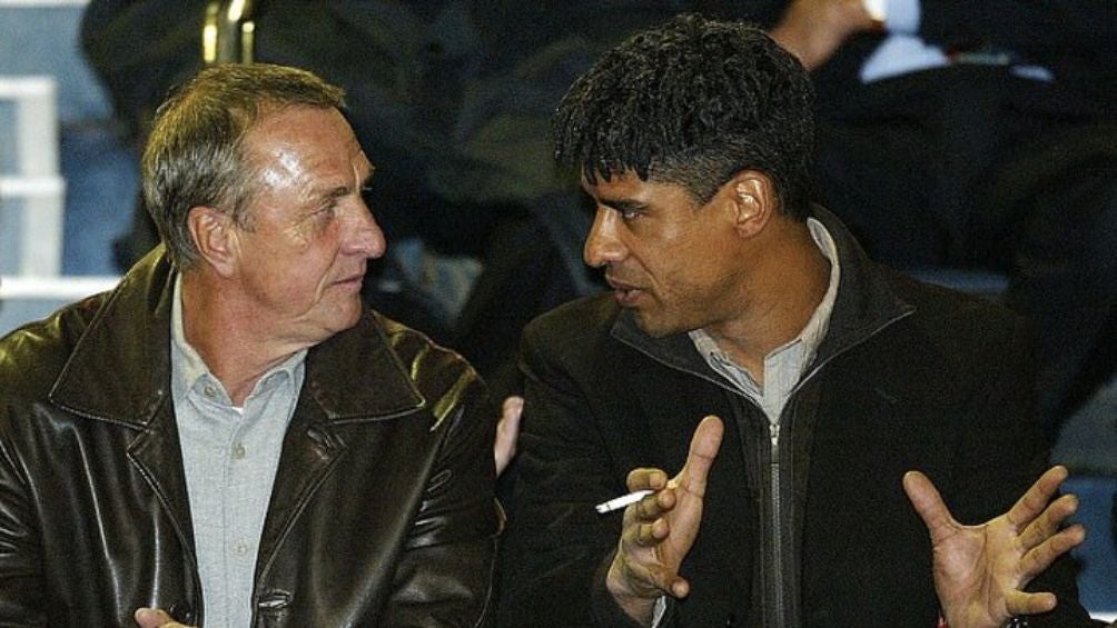 Frank Rijkaard junto a Johan Cruyff