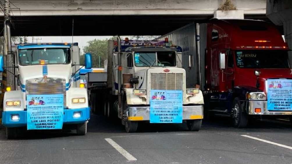 En la protesta participan transportistas de diferentes estados de la República. 