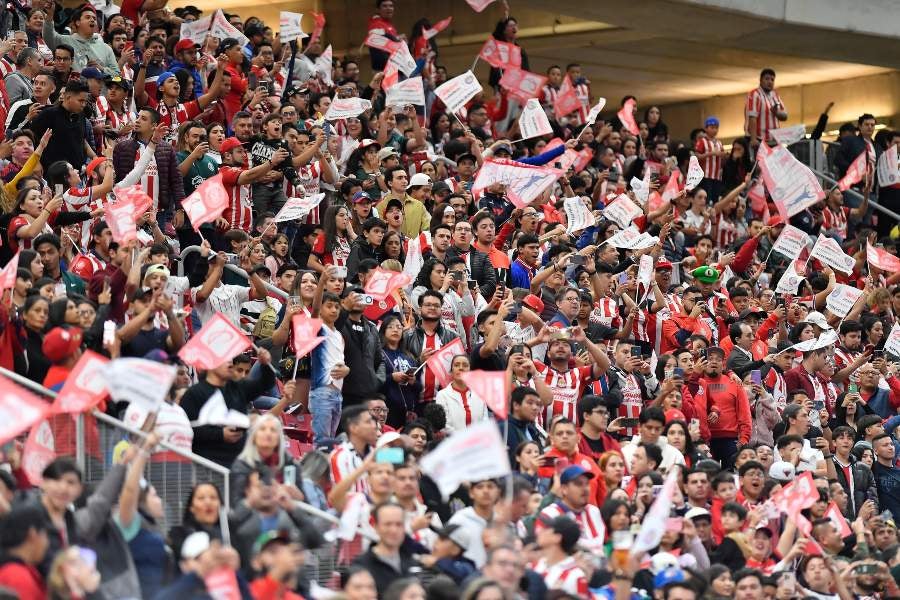 Afición de Chivas en el Estadio Akron