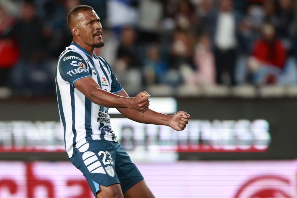 Salomón Rondón en el encuentro frente a Atlas