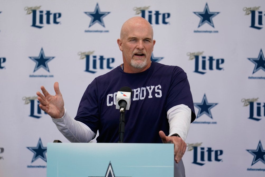 Dan Quinn en conferencia de prensa