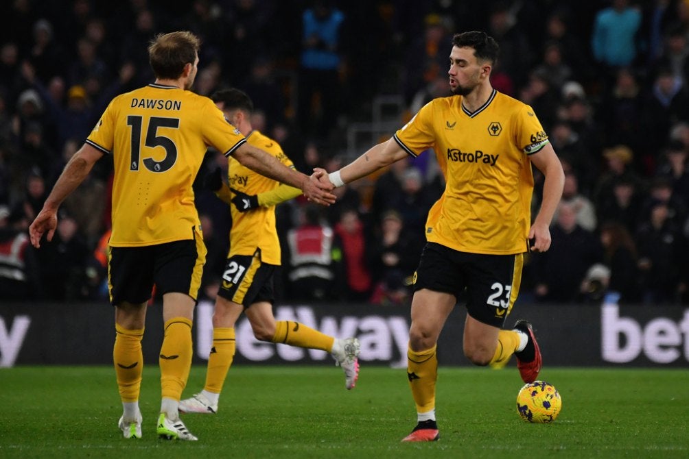 Kilman y Dawson en celebración del segundo gol de los Wolves