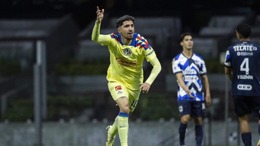 Diego Valdés anotó el primer gol del partido