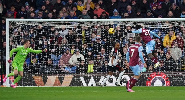 David Fofana anotó los dos goles de Burnley