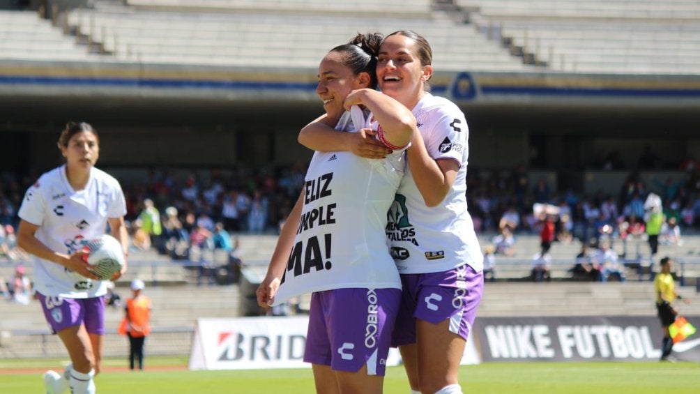 Pachuca Femenil se impone a Pumas con doblete de Charlyn Corral