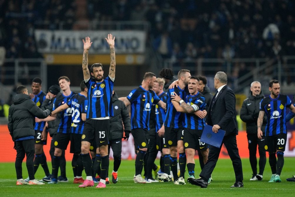 Jugadores del Inter celebran la victoria 