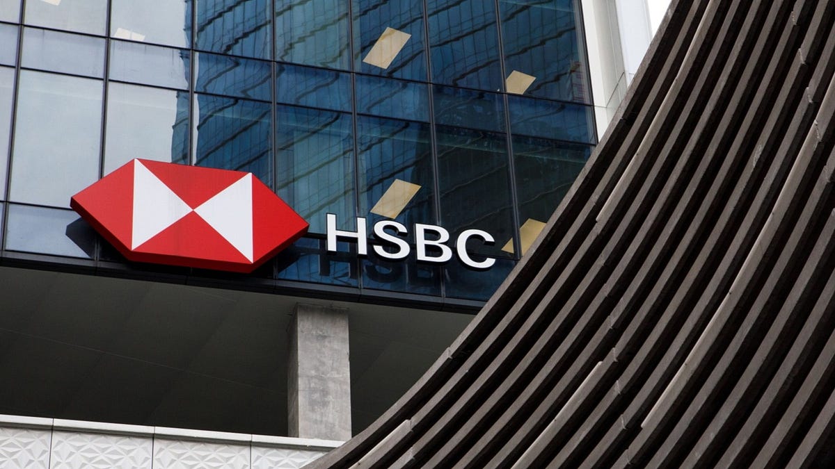 Clientes se quejan de banco HSBC por cargos dobles en cuentas 