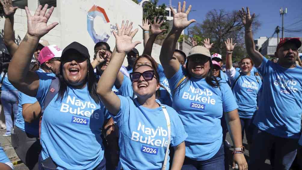 En El Salvador están a favor de la política de seguridad de su presidente. 