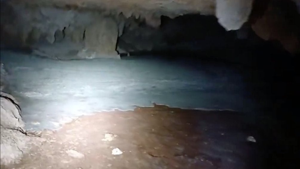 Reportan 'ríos' de cemento en acuífero de caverna Garra de Jaguar por obras del Tramo 5 del Tren Maya