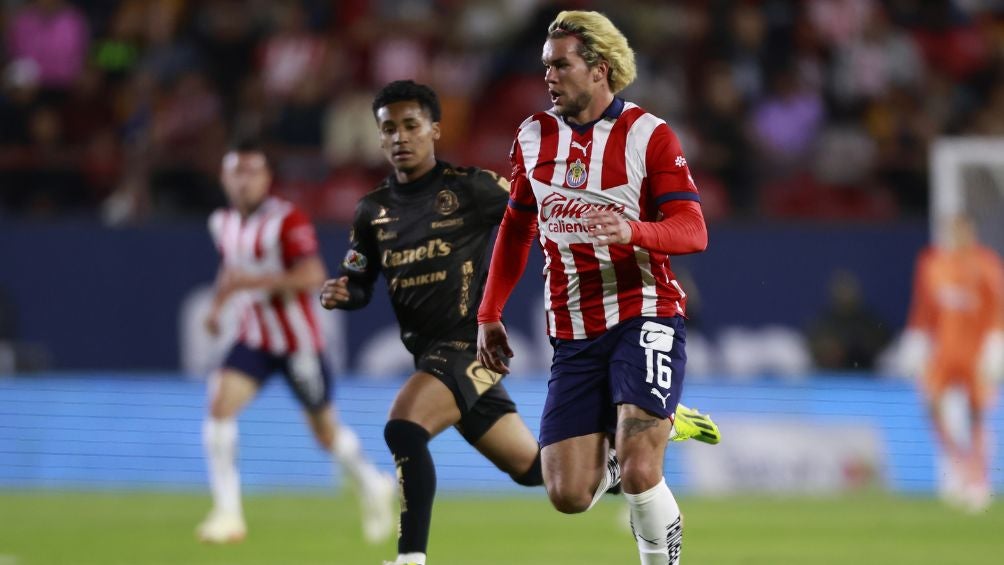 Cowell con Chivas