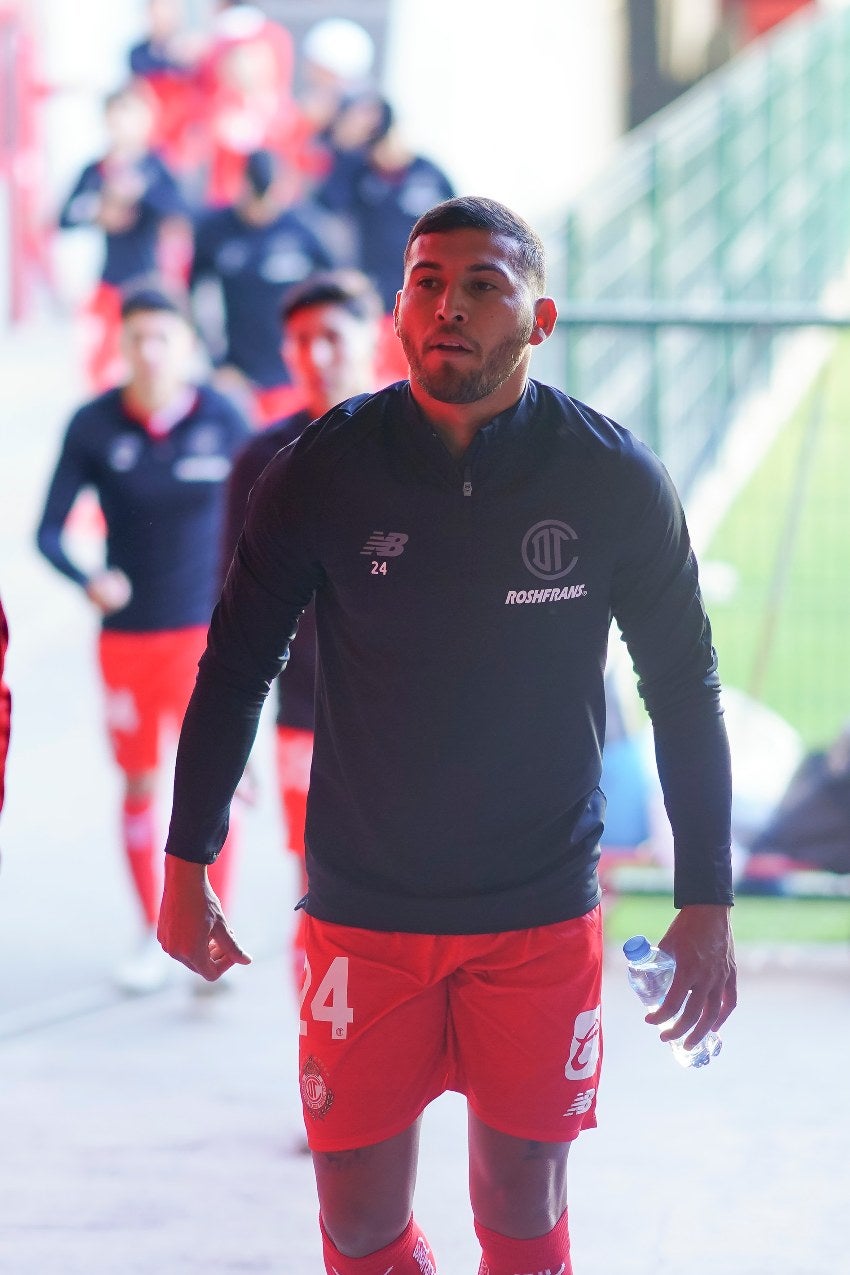 Juan Escobar portando los colores del Toluca