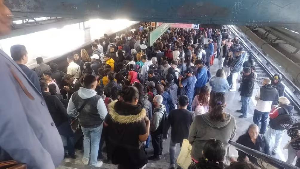 Metro de la CDMX con alta afluencia de usuarios este martes 6 de febrero