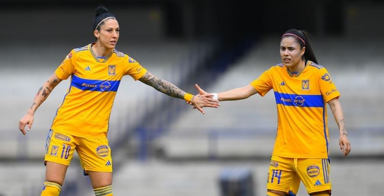 Jennifer Hermoso y Lizbeth Ovalle en juego de Tigres