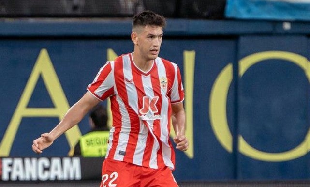 César Montes durante un partido