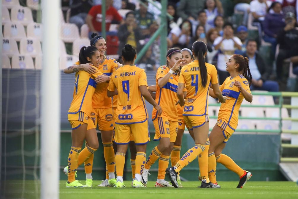 Ovalle en celebración con Tigres