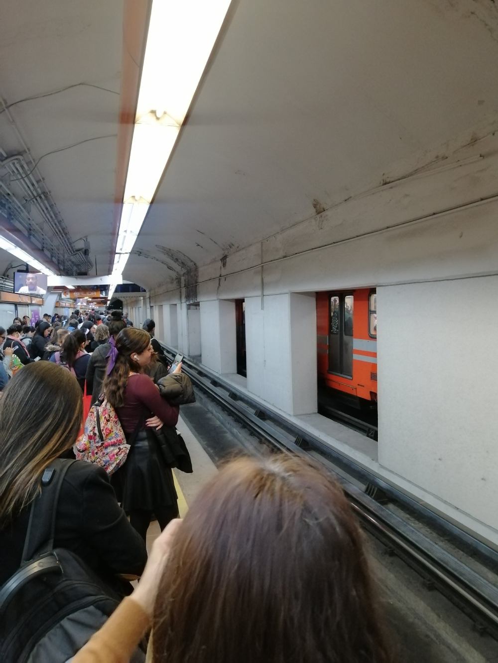 Los avances del Metro fueron lentos por la mañana de este jueves.