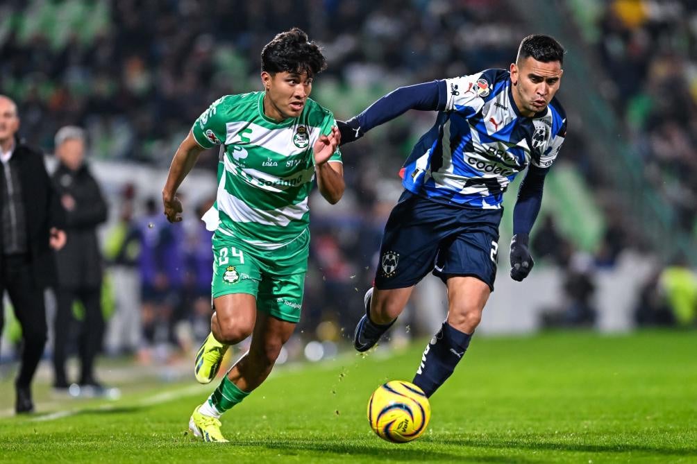 Vegas en el partido contra Santos Laguna