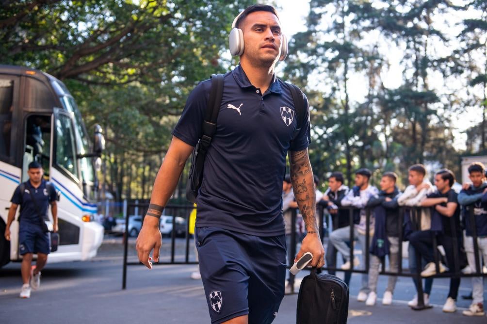 Sebastián Vegas en la llegada de Rayados de Monterrey