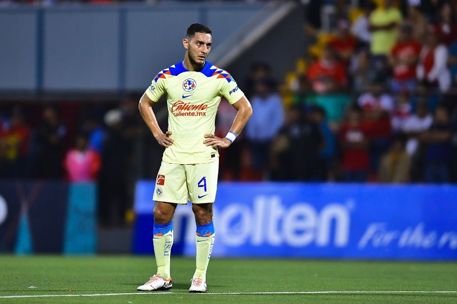 Sebastián Cáceres, defensa central de América