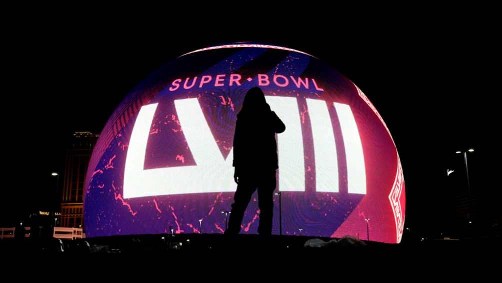 The Sphere anunciando el Super Bowl