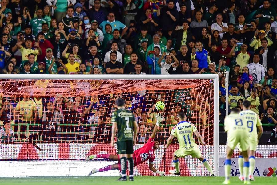 América ganó de último minuto ante León