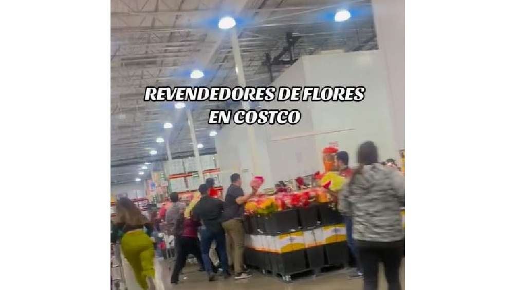 En el video se ve a decenas de personas corriendo en la tienda. 