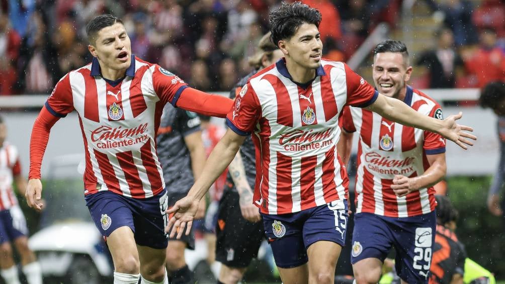 Chivas celebra un gol