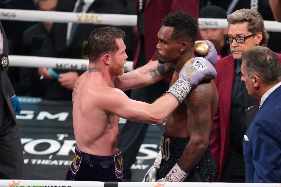 'Canelo' Álvarez peleando contra Jermell Charlo