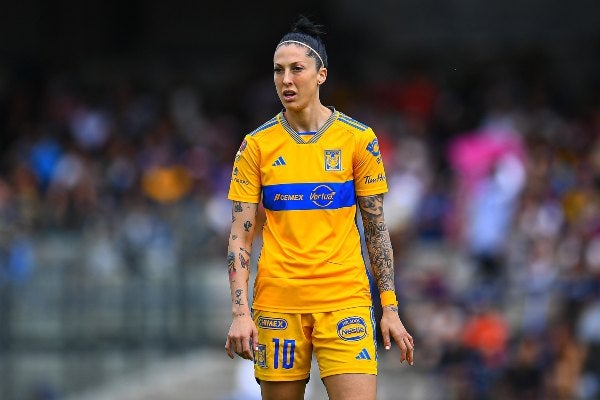 Jenni Hermoso en un partido de Tigres Femenil