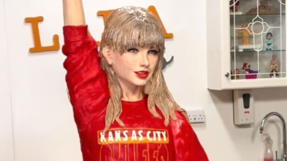 ¿Taylor Swift de pan? Hacen un pastel de la cantante y de tamaño natural