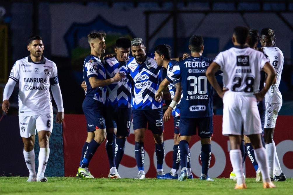 Rodrigo Aguirre celebra su gol