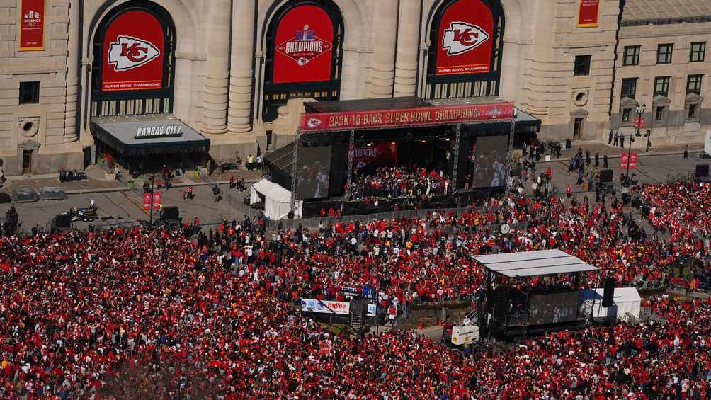 ¿Qué provocó el tiroteo en el desfile de los Chiefs tras ganar el Super Bowl ante los 49ers?